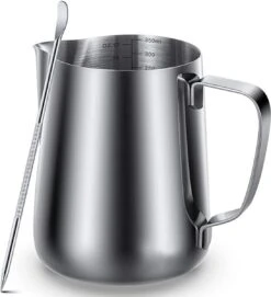 House Of Husk® Melkkan Met Art Pen - 350ml Melkopschuimkan - Zilver - Melkkannetje - Milk Pitcher - RVS - Barista Melkkan - Inclusief Latte Art Pen