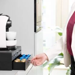 Navaris Capsulehouder Met 4 Lades - Compatibel Met Nespresso En Meer Merken - Houder Voor Koffiecups - Organizer Voor Cups En Accessoires -Café 1200x1200 351