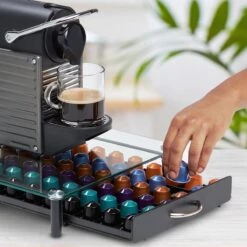 KitchenBrothers Capsulehouder - Met Lade - Nespresso - 60 Cups - Glas - RVS/Zwart -Café 1200x1200 390