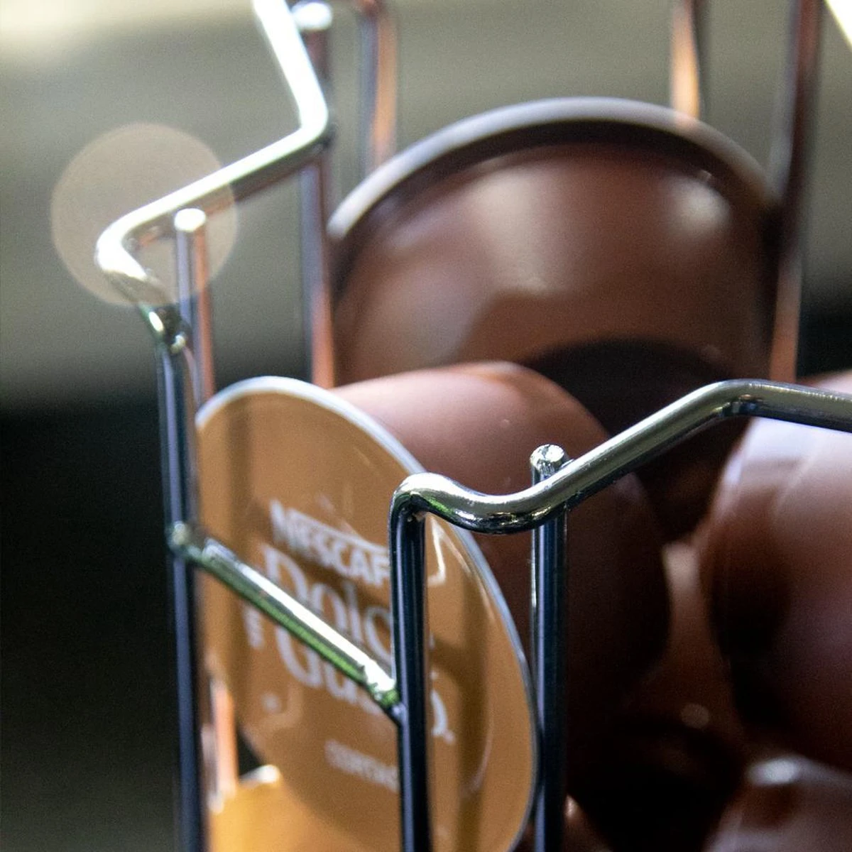 QUVIO Capsulehouders Geschikt Voor 18 Dolce Gusto Capsules – Koffie Capsule Standaard – Koffiepadhouder – Capsule Houder – Koffie Houder – Espresso – Pad Organizer - Chroom - 12 X 12 X 32,5 Cm (lxbxh) – RVS - Zilver 7 QUVIO Capsulehouders Geschikt Voor 18 Dolce Gusto Capsules – Koffie Capsule Standaard – Koffiepadhouder – Capsule Houder – Koffie Houder – Espresso – Pad Organizer - Chroom - 12 X 12 X 32,5 Cm (lxbxh) – RVS - Zilver - Afbeelding 5