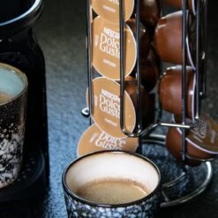 QUVIO Capsulehouders Geschikt Voor 18 Dolce Gusto Capsules – Koffie Capsule Standaard – Koffiepadhouder – Capsule Houder – Koffie Houder – Espresso – Pad Organizer - Chroom - 12 X 12 X 32,5 Cm (lxbxh) – RVS - Zilver 19 QUVIO Capsulehouders Geschikt Voor 18 Dolce Gusto Capsules – Koffie Capsule Standaard – Koffiepadhouder – Capsule Houder – Koffie Houder – Espresso – Pad Organizer - Chroom - 12 X 12 X 32,5 Cm (lxbxh) – RVS - Zilver -Café 1200x1200 480