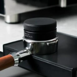 Koffieverdeler - 53.3mm - Zwart - Koffie Distributeur - Espresso Verdeler - Coffee Distributor - Sage Barista – Solis Espressomachine - Breville 12 Koffieverdeler - 53.3mm - Zwart - Koffie Distributeur - Espresso Verdeler - Coffee Distributor - Sage Barista – Solis Espressomachine - Breville -CafĂ© 1200x1200 483