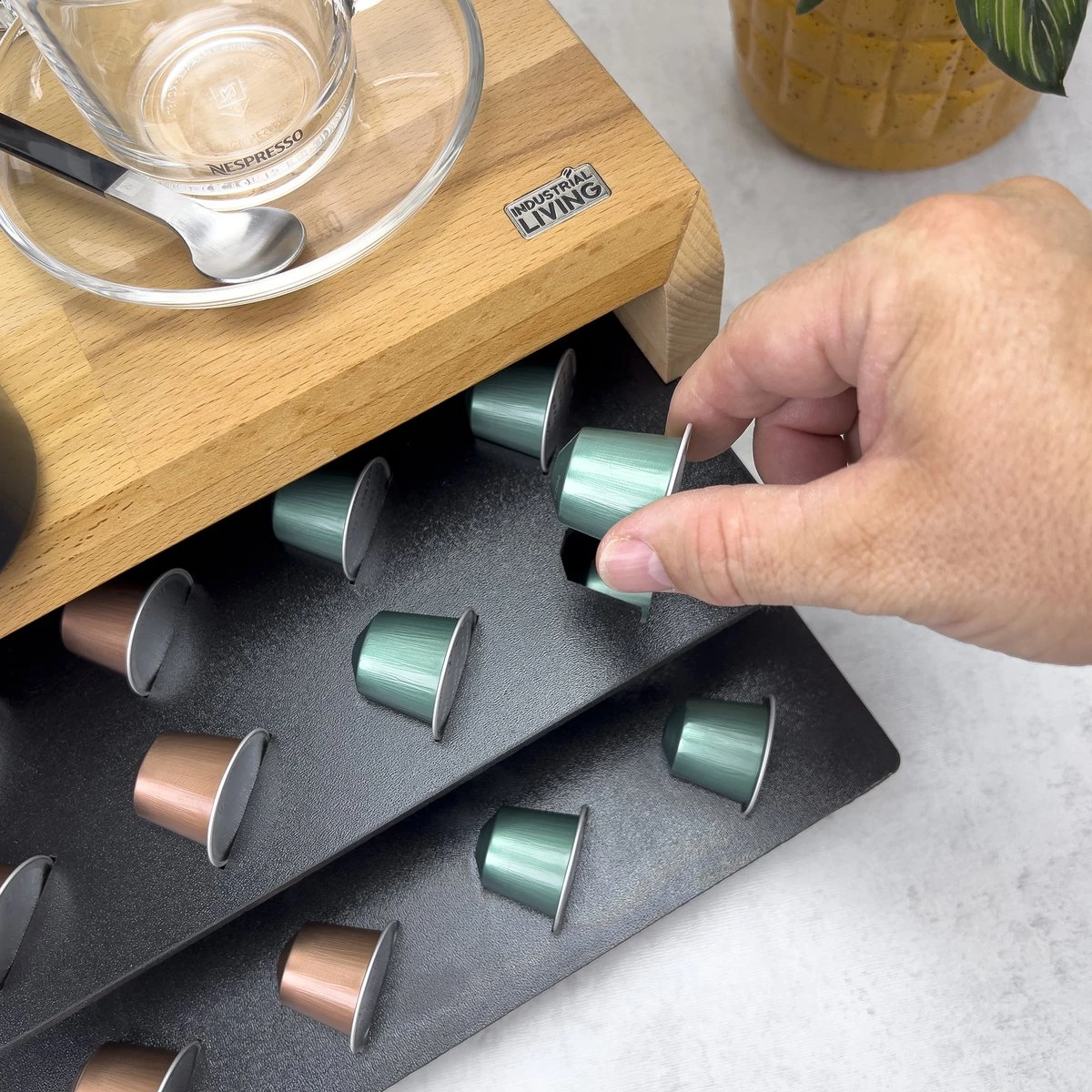 Industrial Living Capsulehouder Met Lade - Nespresso Capsule Houder Van Massief Hout - Cup Houder Geschikt Voor 48 Capsules - Cup Dispenser Koffie Capsule - Koffiecups Accessoires 4 Industrial Living Capsulehouder Met Lade - Nespresso Capsule Houder Van Massief Hout - Cup Houder Geschikt Voor 48 Capsules - Cup Dispenser Koffie Capsule - Koffiecups Accessoires - Afbeelding 2