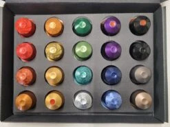 Koffie Proeverij Pakket Met 20 Stuks Verschillende Smaken En Mystery Card 'Enjoy The Sweet Moment' Met Persoonlijke (video) Boodschap | Verjaardag | Sinterklaas | Kerstpakket | Vaderdag | Moederdag | Jubileum | Valentijnsdag -Café 1200x899